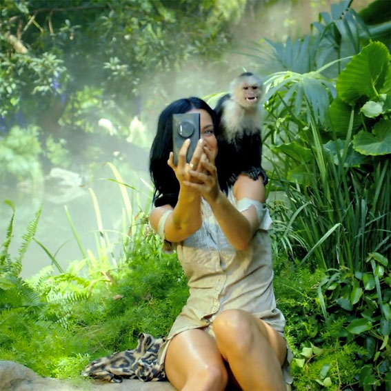 Katy Perry “Roar” Klibinde Nokia Kullanıyor