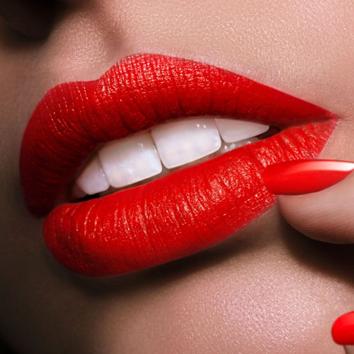 Fotoğraflarda mükemmel kırmızı dudaklar…