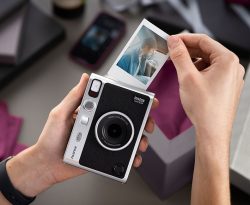 1646379158_FLATLAY___January_2022___mini_Evo_gift Fujifilm instax Mini Evo