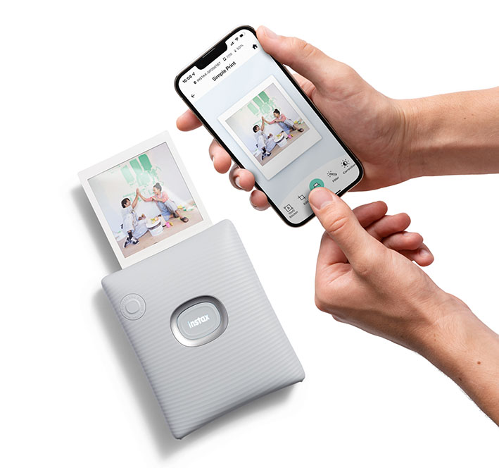 1668157113 220815 Instax Square Link Feature 7 Simple Print Ash White 0432 Stack retouch 300dpi 2000px - Fujifilm instax SQUARE Link